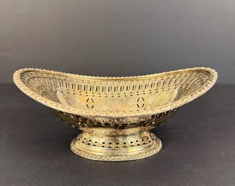 Barker-Ellis English 1920s Silver Plate Pierced & Engraved Oval Footed Dish
