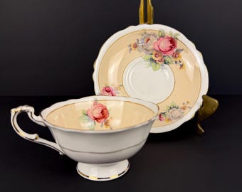 Paragon Double Warrant Pale Peach Teacup with Pink Cabbage Roses Made in England Vintage Tea Cup