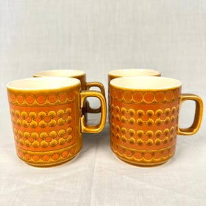 Vintage Hornsea Saffron mugs by John Clappison design made in 1974 in England Orange + rusty brown daisy-pattern in Excellent Condition