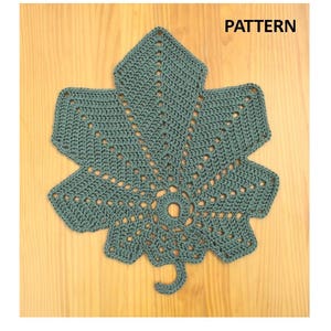 A crochet pattern from Nancy Brown-Designer - a pattern for the best little hexagonal mats... Perfect little hexagon shaped mats for everyday use, for decorating the kitchen table, picnic table or any table. A casual home decor accessory.