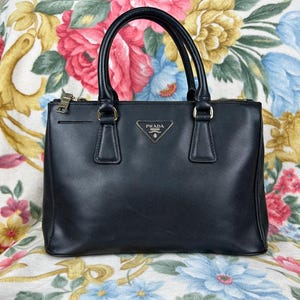 Black Prada Galleria Saffiano Shoulder Bag.