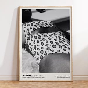 Beach Leopard Print - Leopard Pattern Animal Wall Art - Black Retro Art - Modern Preppy Decor for Bedroom or Apartment - Perfect Gift