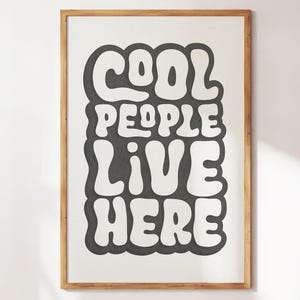 Cool People Live Here Print - Retro Minimalist Wall Art - Funny Living Room Decor - Preppy Apartment Art - Neutral Home Gift