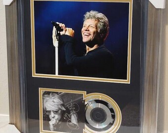 ジョン・ボン・ジョヴィの直筆サイン入り額入りCD（カバー写真
