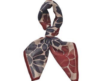 Pañuelo de algodón estampado con motivos florales