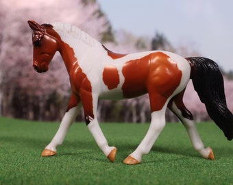 Custom Etched Bay Tobiano Breyer Stablemate !:32 Scale Model Horse