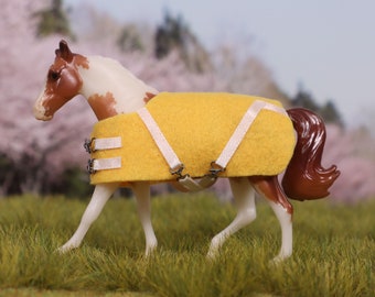 Stable Blanket for Breyer Stablemate Missouri Fox Trotter Model Horses - Yellow and White