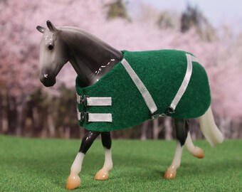 Stable Blanket for Breyer Stablemate Irish Draft, Green and White