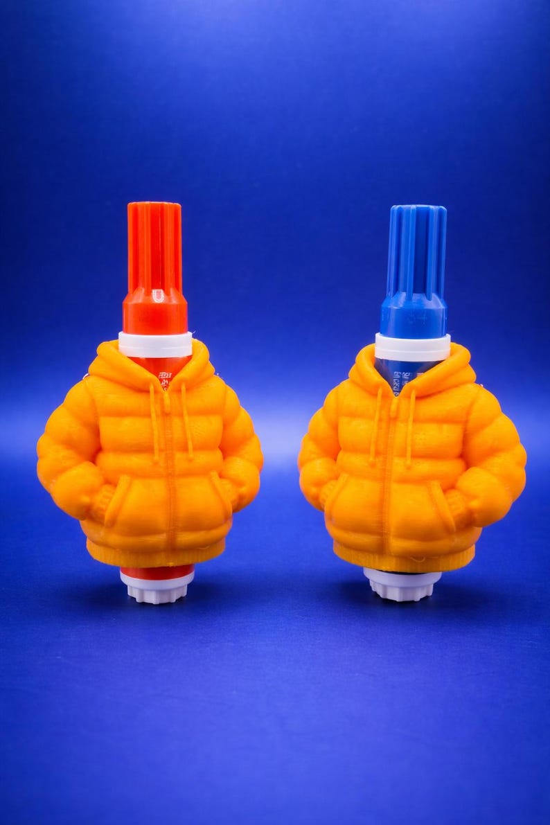 Puffer Jacket Stain Pen Holder — photograph 6 of 6