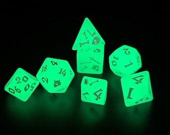 Skull Glowing Dice Dice,Glow-in-the-dark Dice Set,Skeleton Dice,Resin Dice Set,A gift for DnD Player, RPG Dice Set,dragon d&d dice