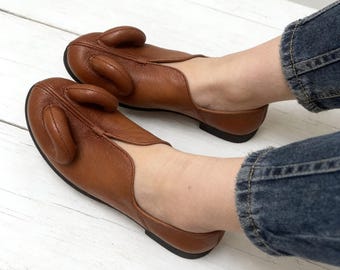 Zapatos Tabi de Cuero Marrón: Planos únicos con Puntera Dividida y Diseño 3D, Mocasines Retro de Inspiración Japonesa, Calzado Unisex de Moda para Cosplay