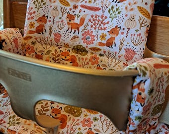 El juego de cojines se adapta al conjunto para bebé Tripptrapp, con lindos animales del bosque, rellenos gruesos y cuidadosamente hechos a mano.