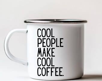 Taza de esmalte con dicho, Cool People Make Cool Coffee, taza de camping, idea de regalo para colegas, taza de café divertida, taza de oficina, minimalista
