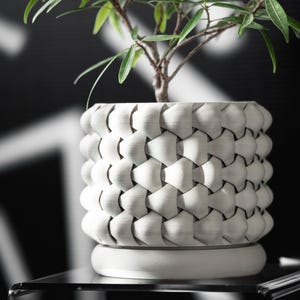 Moderner Blumentopf mit gewebtem Muster - Einzigartiger dekorativer Pflanzentopf