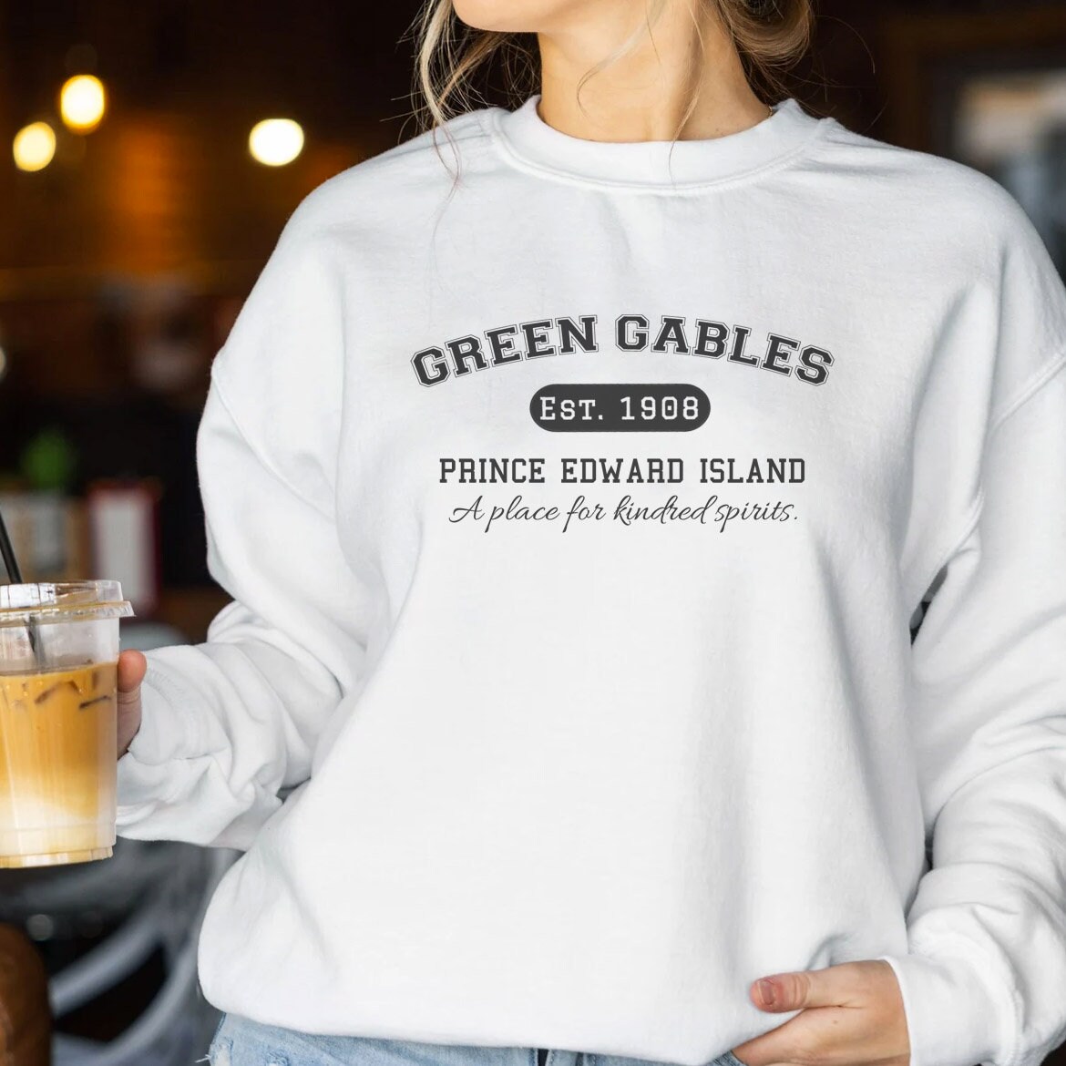 Sweat-shirt Green Gables Île-du-Prince-Édouard 1908 - Pour Amateur De Livres Et Littérature - Coupe Classique 241g