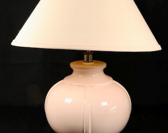 Lampada da tavolo rosa tenue, design moderno, unica ed elegante, Anthony's Art Design