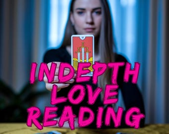 Op de afbeelding: Een vrouw houdt een tarotkaart vast met de afbeelding van drie zwaarden, een veelvoorkomend symbool voor hartzeer en verdriet. De tekst "INDEPTH LOVE READING" is over de afbeelding gelegd.