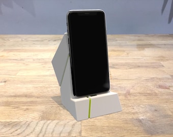 Supporto per telefono stampabile in 3D STL: dock di ricarica angolare da scrivania