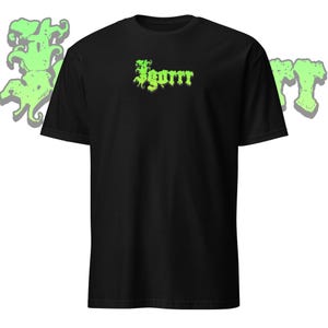 Könnte beinhalten: Schwarzes T-Shirt mit einer grünen Grafik des Wortes "Jegorr" in einer stilisierten Schrift.