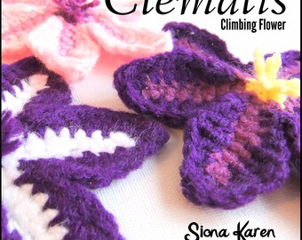 Puede incluir: Flores de ganchillo moradas y rosas con detalles blancos. Las flores están etiquetadas como "Clematis Flor Trepadora" y "Siona Karen Crochet Inspirado en la Naturaleza".
