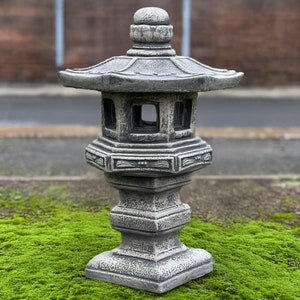 Outdoor pagoda figurine Stone lantern pagoda statue Cement lantern ornament Concrete zen garden decoration Pagoda lover gift Front door art