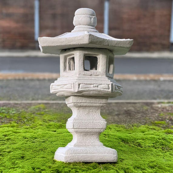 日本の塔の彫像コンクリート製の灯籠の塔の置物石の灯籠の彫刻禅の庭の