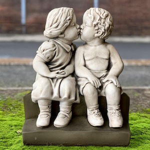 Concrete kissing children statue Stone boy and girl sculpture Romantic garden decor Handmade cement love figurine Outdoor childhood ornament