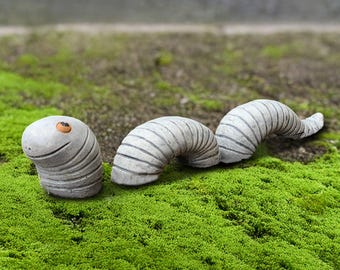 Garden Worm Statue Concrete Worm Sculpture Cute Stone Worm Figurine Handcrafted Animal Ornament Backyard Cement Decoration Yard Art Gift
