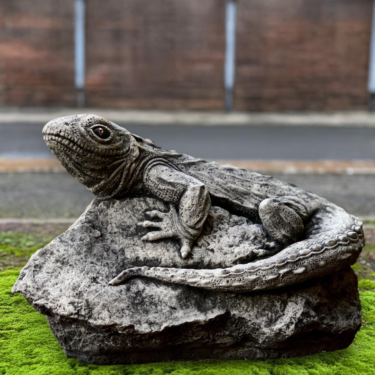 Amazing Lizard Garden Statue Concrete Reptile Sculpture Outdoor