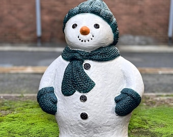 Garden Snowman Sculpture Handcrafted Stone Winter Statue Cute Snowman Ornament Outdoor Festive Decoration Holiday Cement Figurine Yard Gift