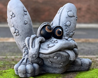 Funny concrete frog statue Outdoor toad garden decor Stone frog sculpture Cement toad figurine Handmade frog ornament Frog yard art gift