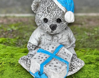 庭の冬のクマの置物コンクリートの座っているテディベアの装飾スカーフ