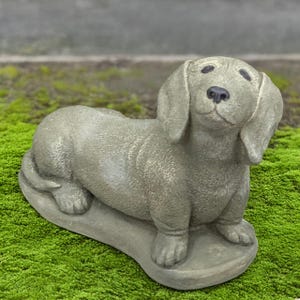 屋外用ダックスフント犬の置物 石造りの犬の彫刻 庭のペット用装飾