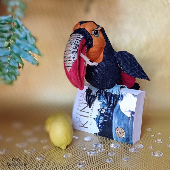 Tucán.Toucan.Adorno.Ornament.Showcase.Escaparate.MuñecoDePiel.FurDoll.MuñecoArticulado.ArticulatedDoll.Articulated.Sculpture.ClothDoll