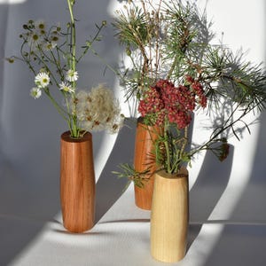 dried flowers for wooden vase