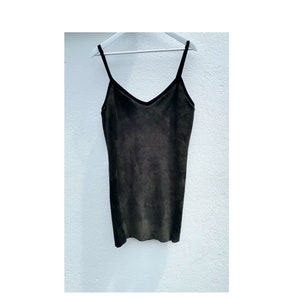 Handgjord olivgrön bomullsfleece-sliptop: Minimalistisk festivallinne