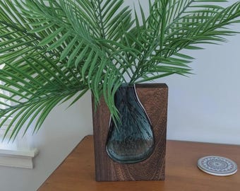 Handcrafted Wooden Vase with Glass Insert – Rustic Farmhouse Decor Holder