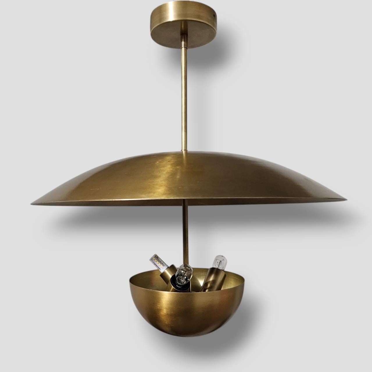 ミッドセンチュリー真鍮スプートニクシャンデリア – イタリア製3灯器具