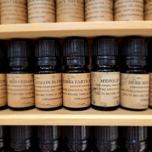 Terra Earth Essential Oil Blend. Patchouli, Labdanum, Vetiver, Ginger. 5+ ML