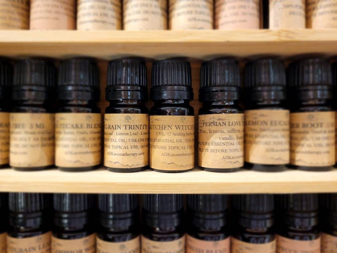 Kitchen Witch Essential Oil Blend. Aromatherapy Blend of 12 Rain Drop ...