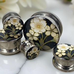 Flower Style 4 Picture Plugs gauges - 16g, 14g, 12g, 10g, 8g, 6g, 4g, 2g, 0g, 00g, 1/2, 9/16, 5/8, 3/4, 7/8, 1 inch 28mm, 32mm, 35mm,38mm