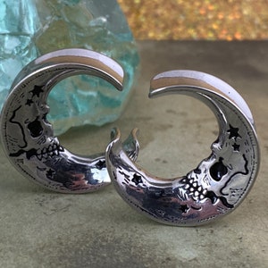 Pair of 316L Steel Saddles with Skull Faced Moon (PS-291, Steel) - 00g, 1/2, 9/16, 5/8, 3/4, 7/8, 1 inch