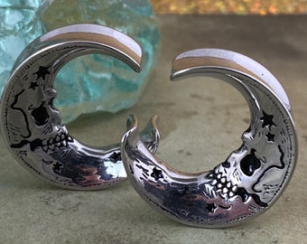 Pair of 316L Steel Saddles with Skull Faced Moon (PS-291, Steel) - 00g, 1/2, 9/16, 5/8, 3/4, 7/8, 1 inch