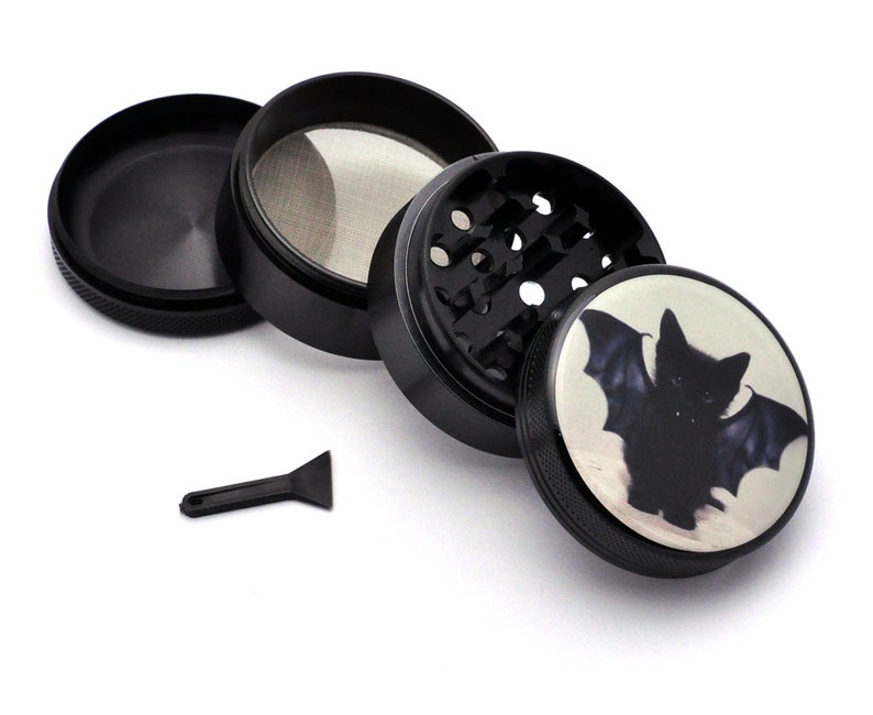 Black Aluminum Alloy Vampire Cat Picture Grinder Herb Grinder