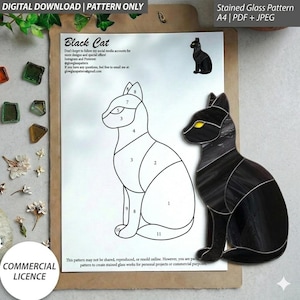 Op de afbeelding: Een digitaal downloadbaar glas-in-loodpatroon van een zwarte kat, met een genummerde lijntekening en een afgewerkte zwarte glazen kat met gele ogen. Het document bevat tekst zoals Black Cat, social media accounts en gebruiksvoorwaarden.