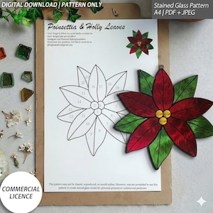 Puede incluir: Un patrón digital para arte en vidrieras con un diseño de flor de pascua y hojas de acebo. La imagen incluye un ejemplo en color y un contorno numerado para la creación. El texto "DIGITAL DOWNLOAD | PATTERN ONLY" y "COMMERCIAL LICENCE" también son visibles.