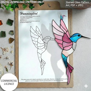 Puede incluir: Un juego de tres tazas de cerámica con un acabado mate moteado. Las tazas son de color crema, gris claro y gris oscuro. Cada taza tiene un diseño simple y minimalista, ideal para café o té.