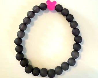 Pulseira de miçangas inspirada no Mickey - Rosa choque com grandes miçangas de vidro pretas