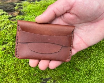 Minimalist leather wallet – a slim, handmade business card holder for men and women