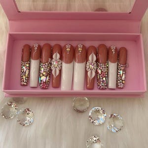 Luxuriöse und wiederverwendbare handgefertigte Presse auf Nägel. Stil: Prinzessin (XXXL 55 mm).